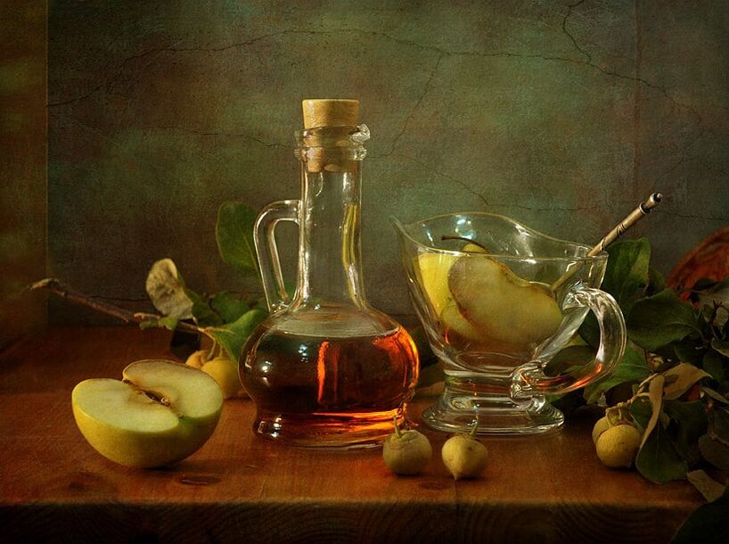 Le vinaigre de cidre de pomme naturel vous aidera à vous débarrasser des varices de vos jambes. 